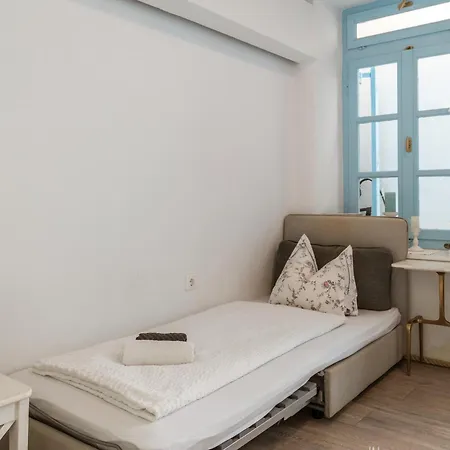 아파트 5-bed Stylish Maisonette