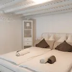 5-bed Stylish Maisonette Apartamento *