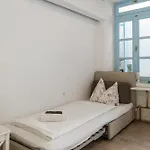 5-bed Stylish Maisonette Apartamento