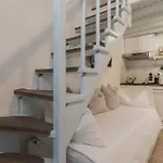 5-bed Stylish Maisonette Apartment