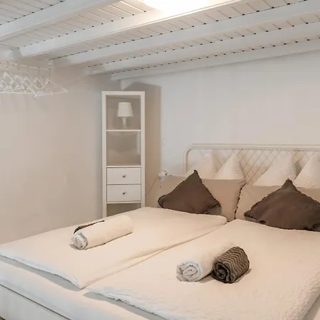 5-bed Stylish Maisonette Apartmán *