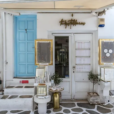 5-bed Stylish Maisonette *