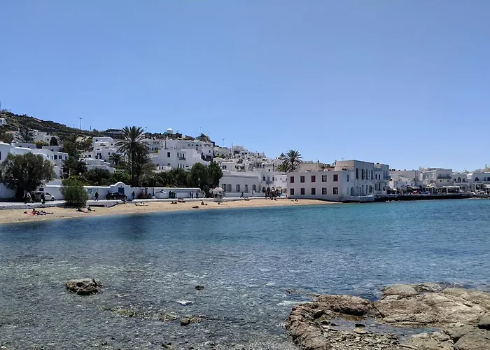 5-bed Stylish Maisonette *